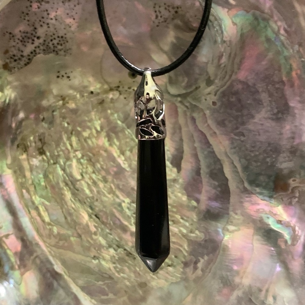 Onyx crystal point filigree pendant
